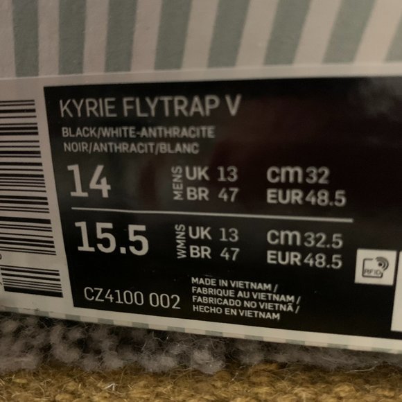 NIKE KYRIE FLYTRAP V SIZE 14 - Picture 4 of 4